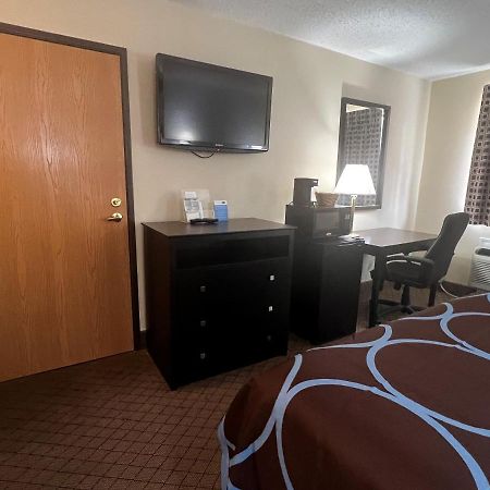 Hotel Super 8 By Wyndham Cleveland Tx Exterior foto