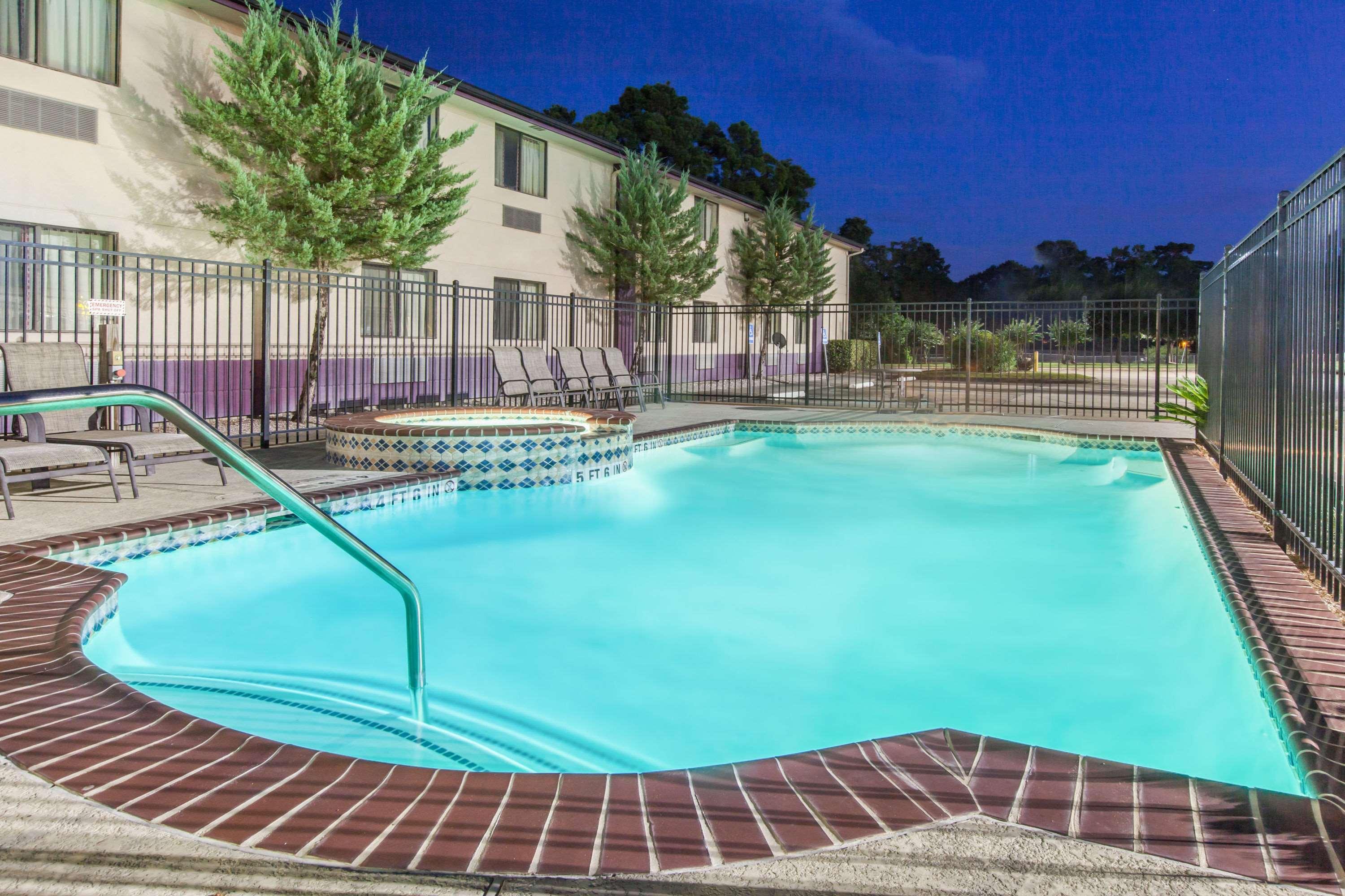 Hotel Super 8 By Wyndham Cleveland Tx Exterior foto
