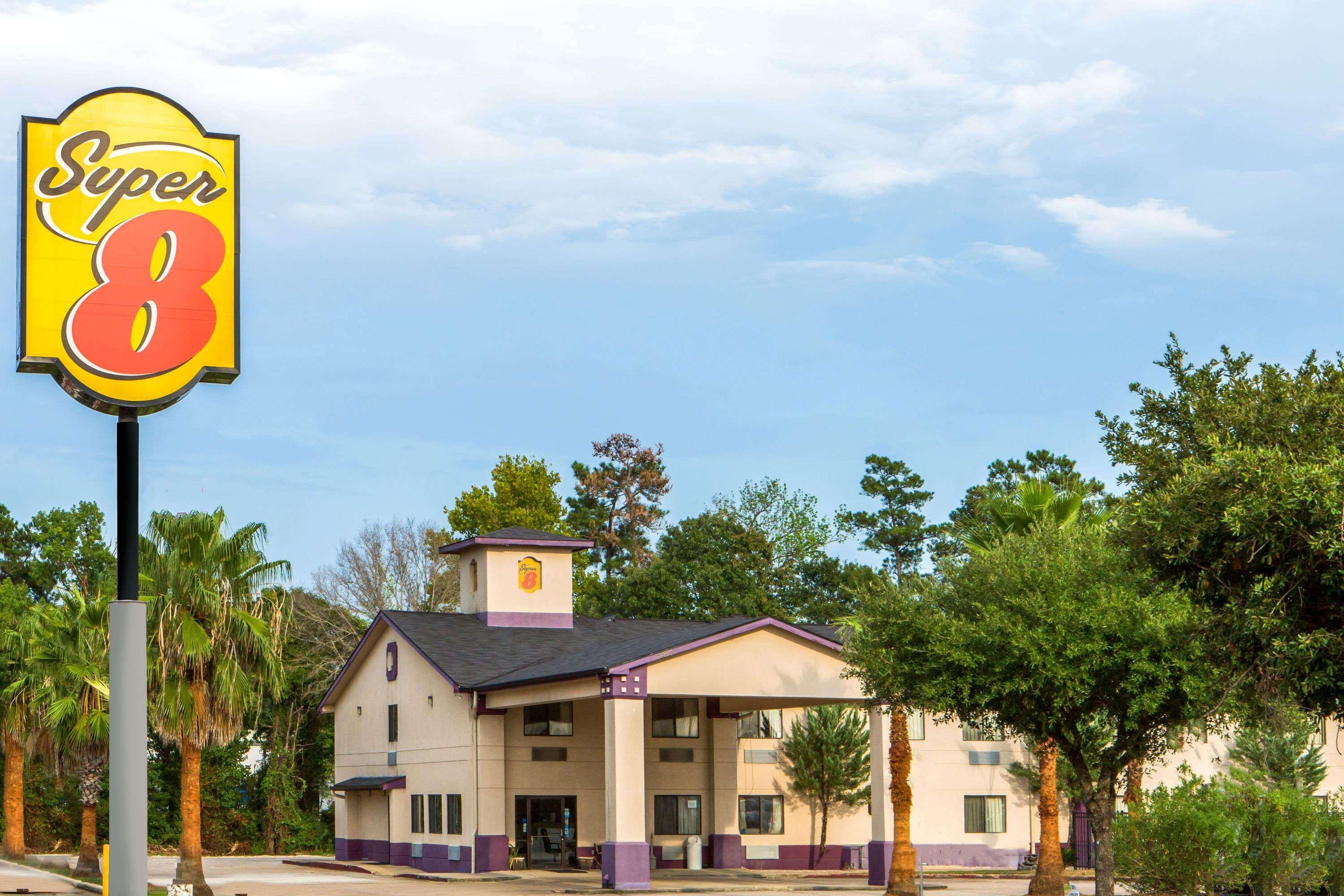 Hotel Super 8 By Wyndham Cleveland Tx Exterior foto